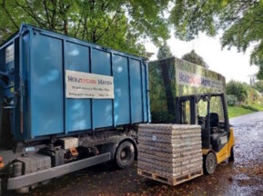 Brennholz auf Palette